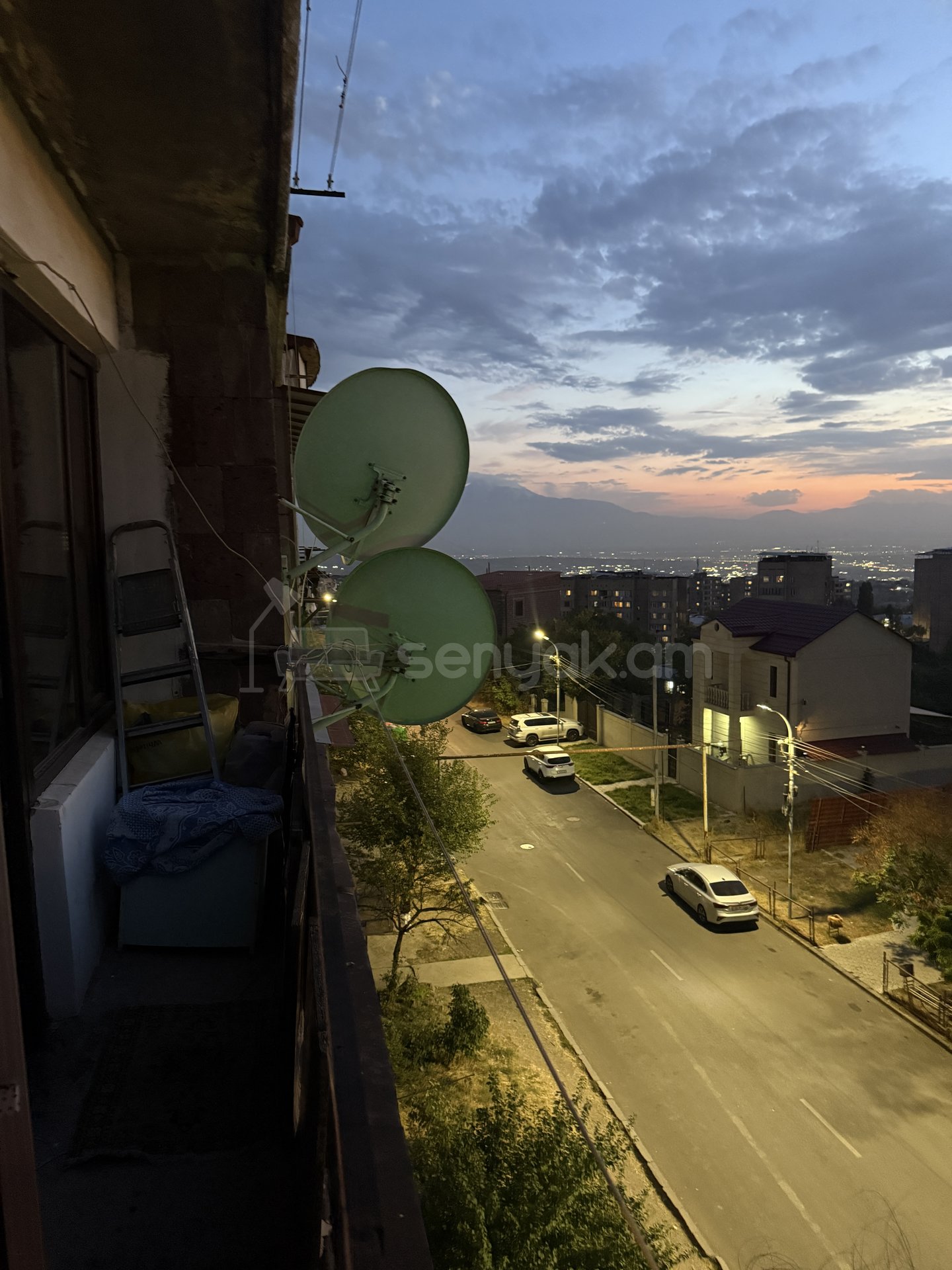 4 Սենյականոց Բնակարան Քարե Շենքում, 98քմ, 4/5 հարկ, Կոսմետիկ Վերանորոգված