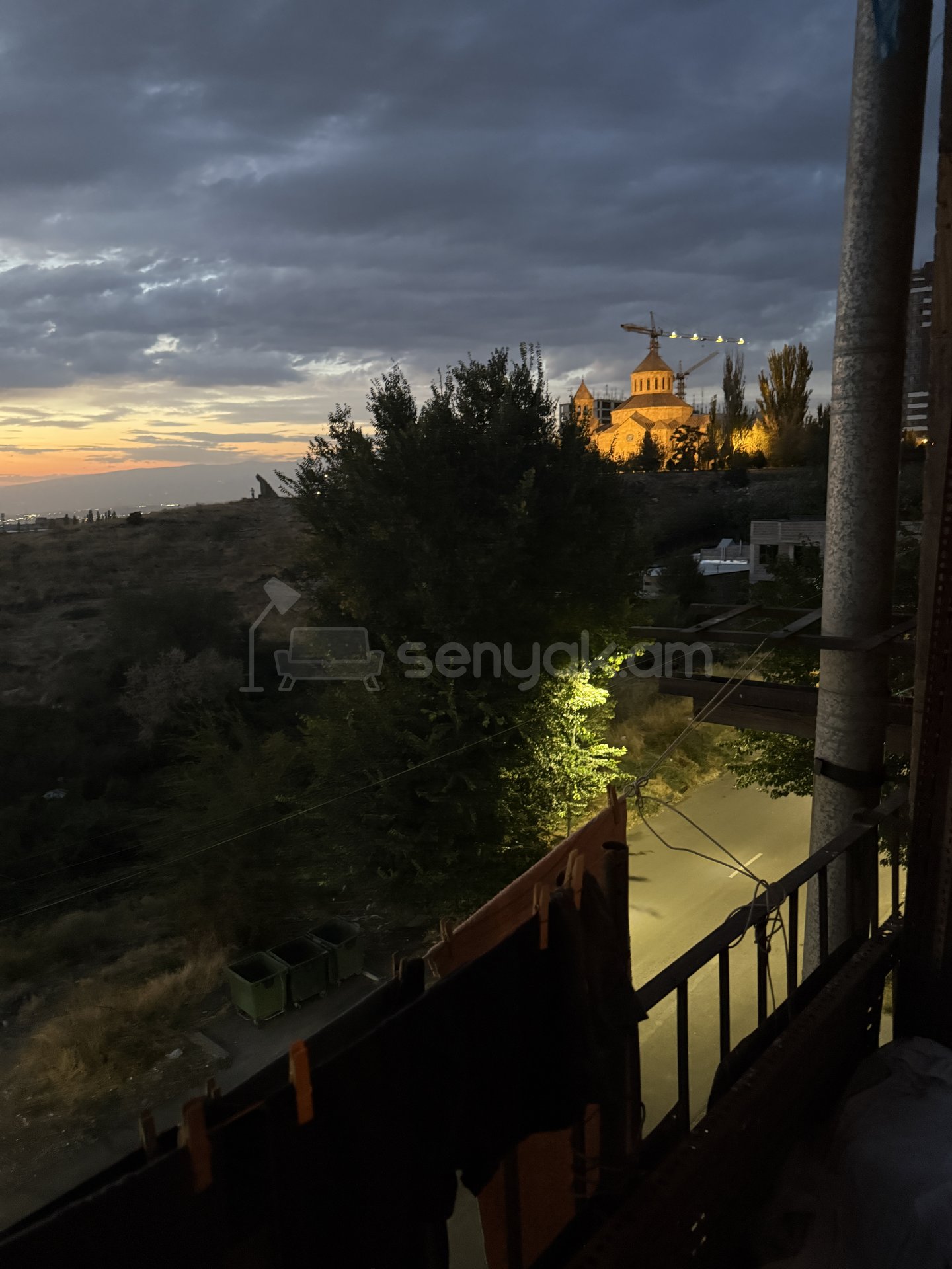 4 Սենյականոց Բնակարան Քարե Շենքում, 98քմ, 4/5 հարկ, Կոսմետիկ Վերանորոգված