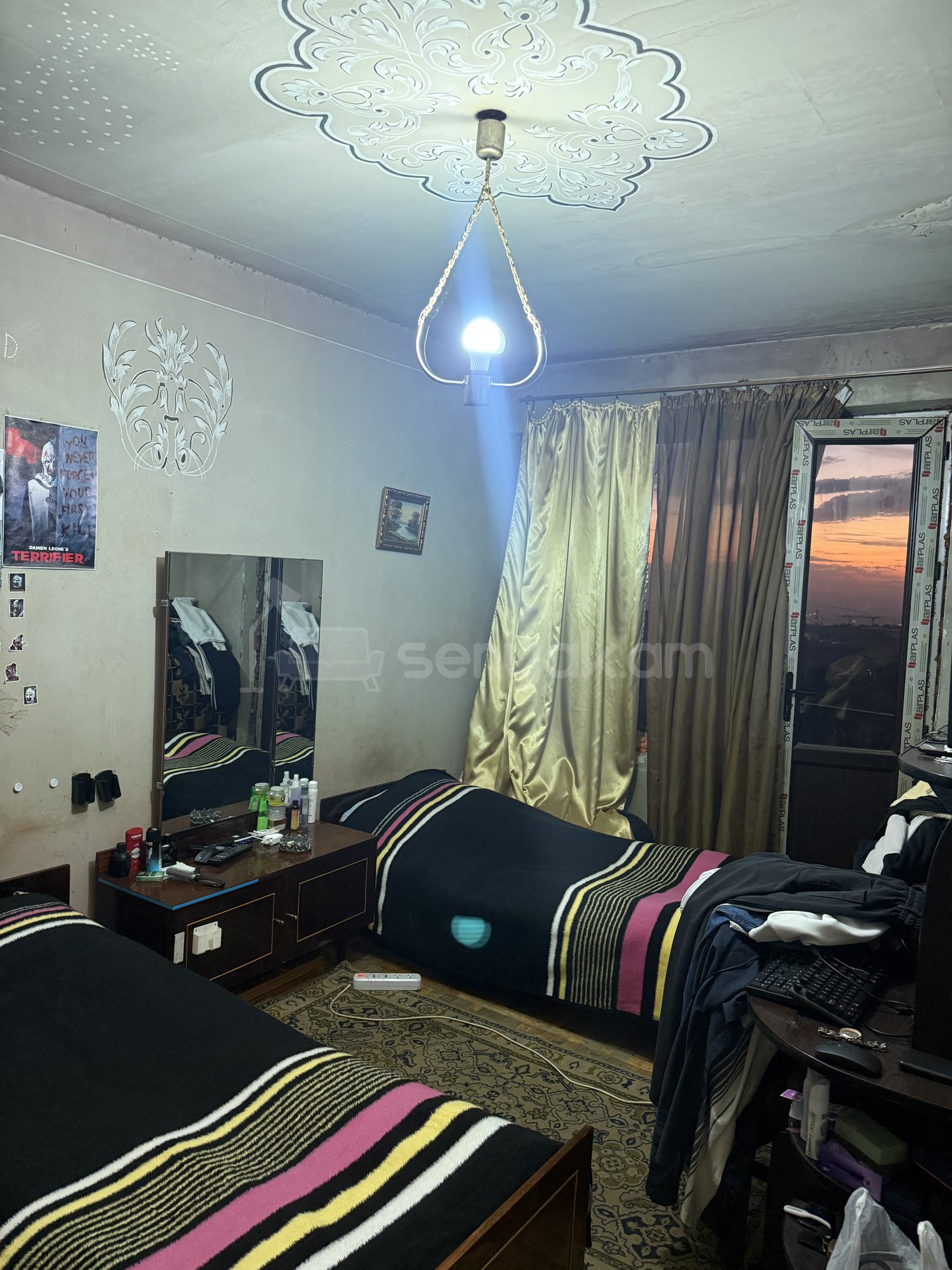 4 Սենյականոց Բնակարան Քարե Շենքում, 98քմ, 4/5 հարկ, Կոսմետիկ Վերանորոգված