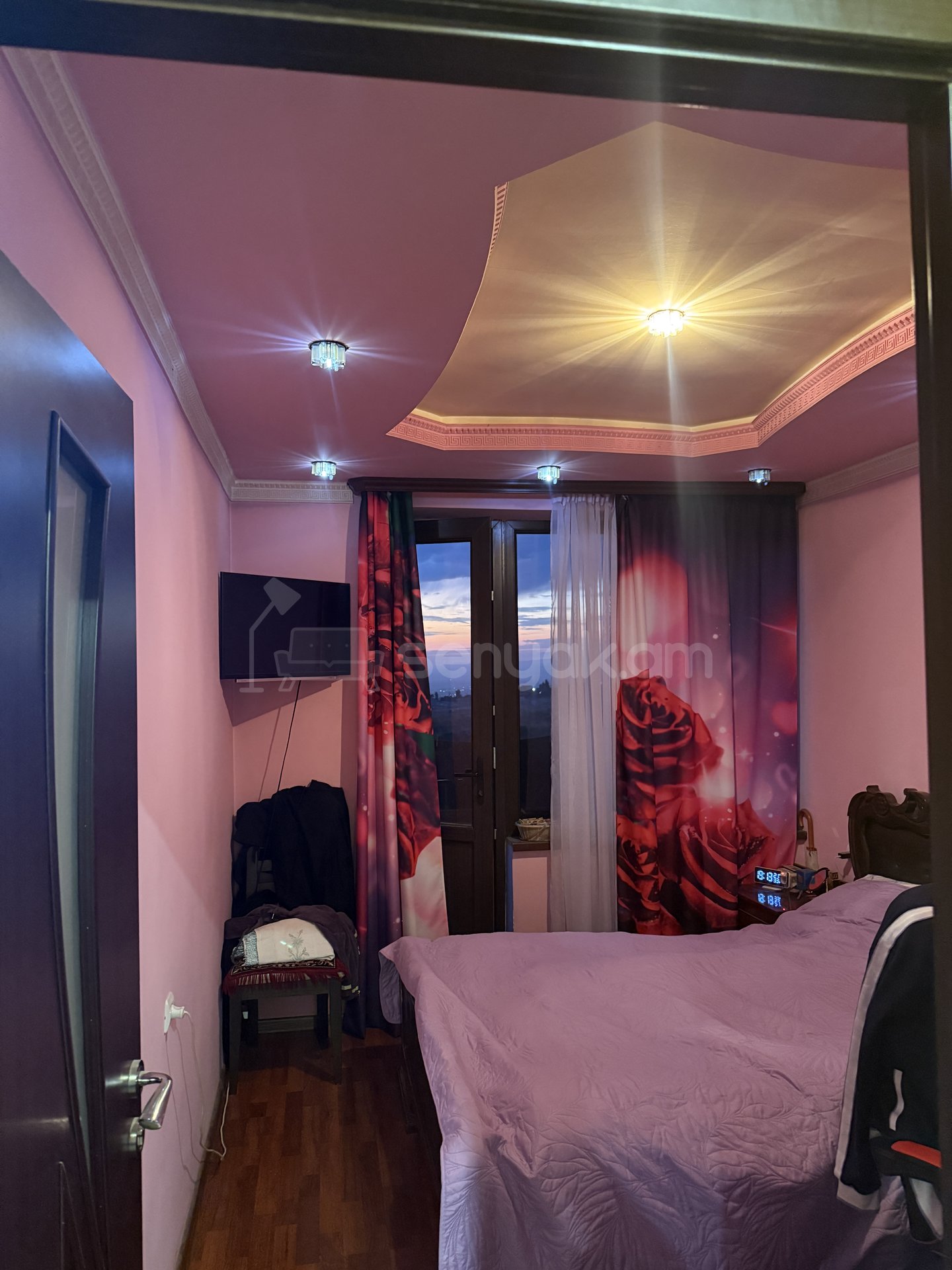 4 Սենյականոց Բնակարան Քարե Շենքում, 98քմ, 4/5 հարկ, Կոսմետիկ Վերանորոգված