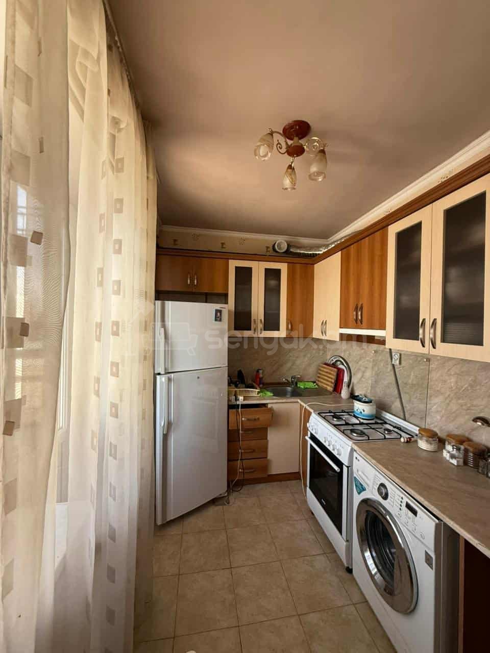 3 Սենյականոց Բնակարան Քարե Շենքում, 80քմ, 4/5 հարկ, Նորմալ Վիճակում