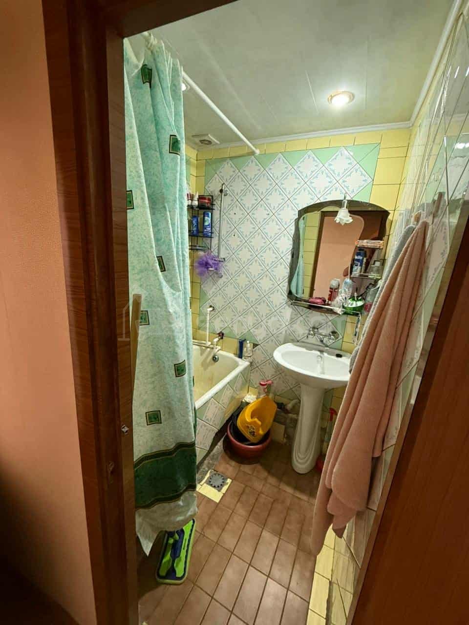 3 Սենյականոց Բնակարան Քարե Շենքում, 80քմ, 4/5 հարկ, Նորմալ Վիճակում