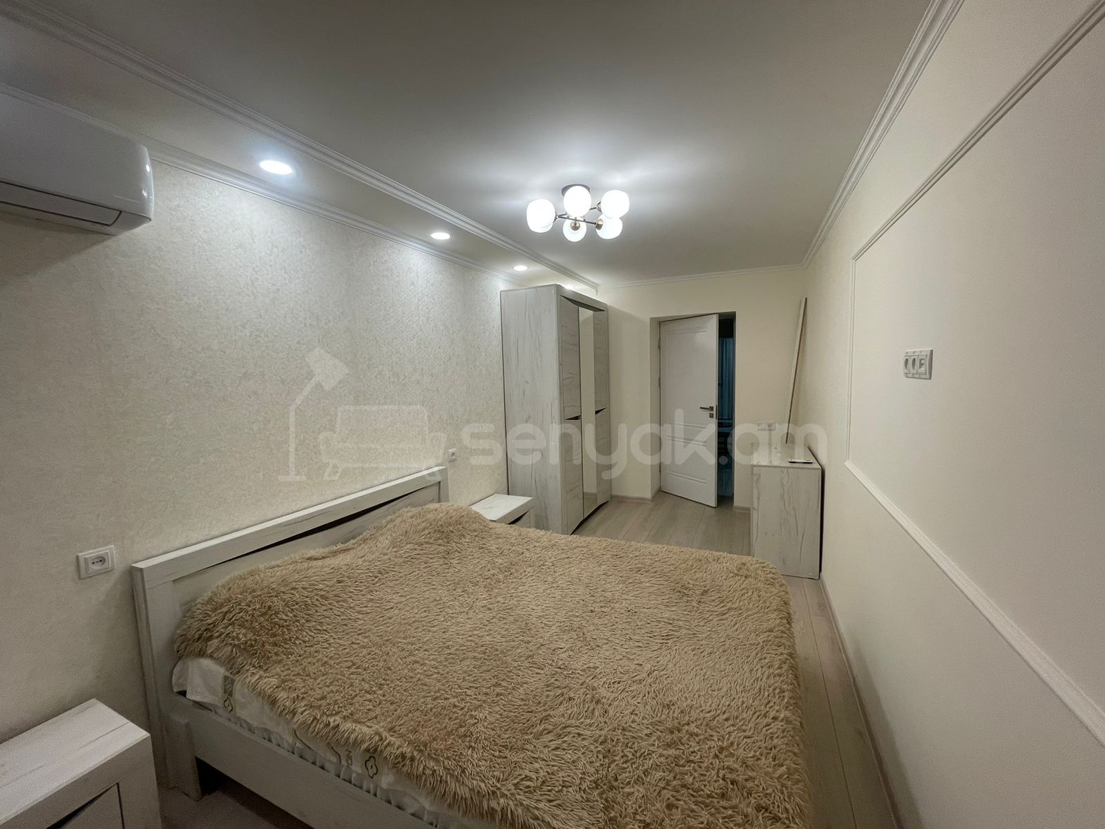 3 Սենյականոց Բնակարան Քարե Շենքում, 60քմ, 4/5 հարկ, Դիզայներական Վերանորոգված