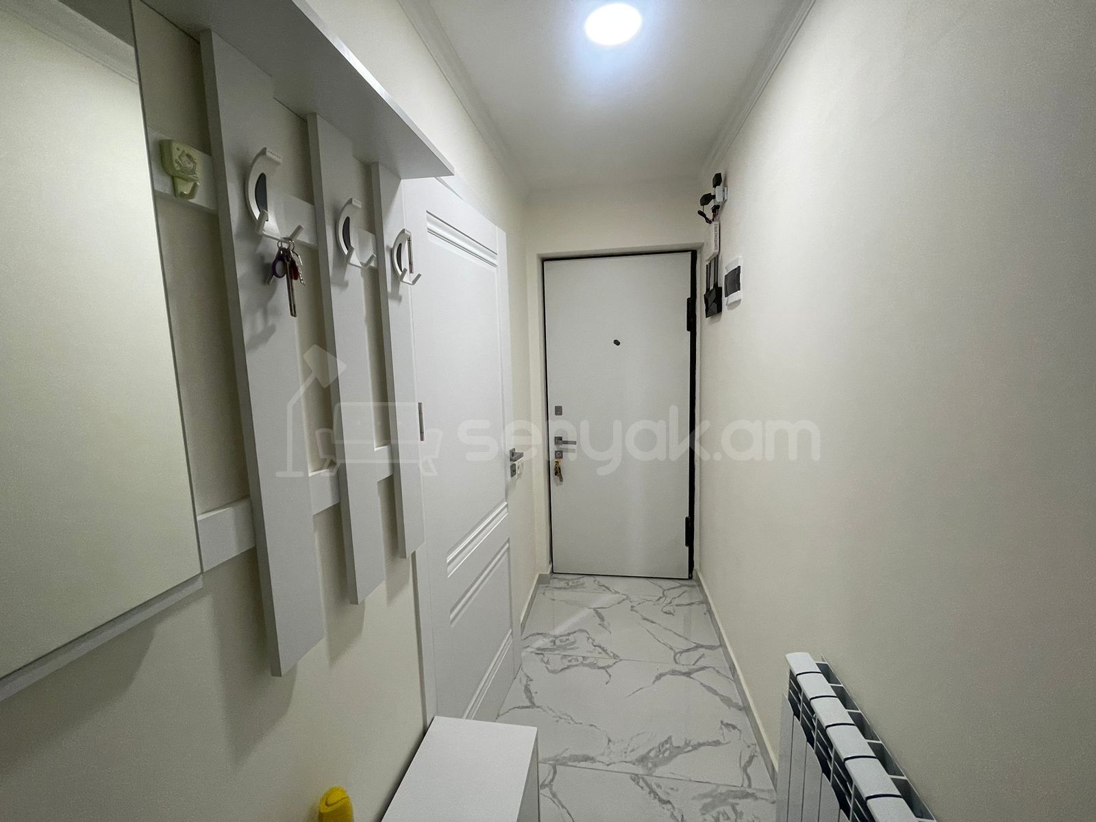 3 Սենյականոց Բնակարան Քարե Շենքում, 60քմ, 4/5 հարկ, Դիզայներական Վերանորոգված