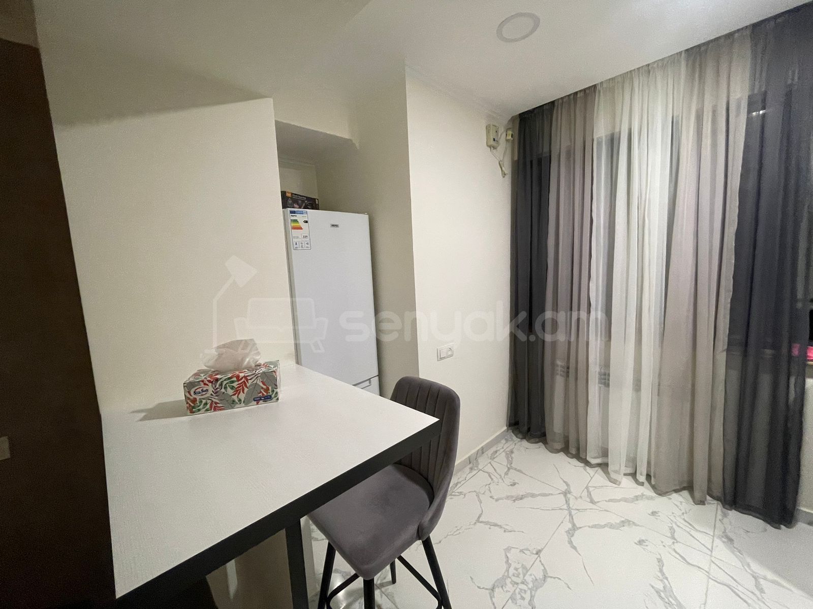 3 Սենյականոց Բնակարան Քարե Շենքում, 60քմ, 4/5 հարկ, Դիզայներական Վերանորոգված