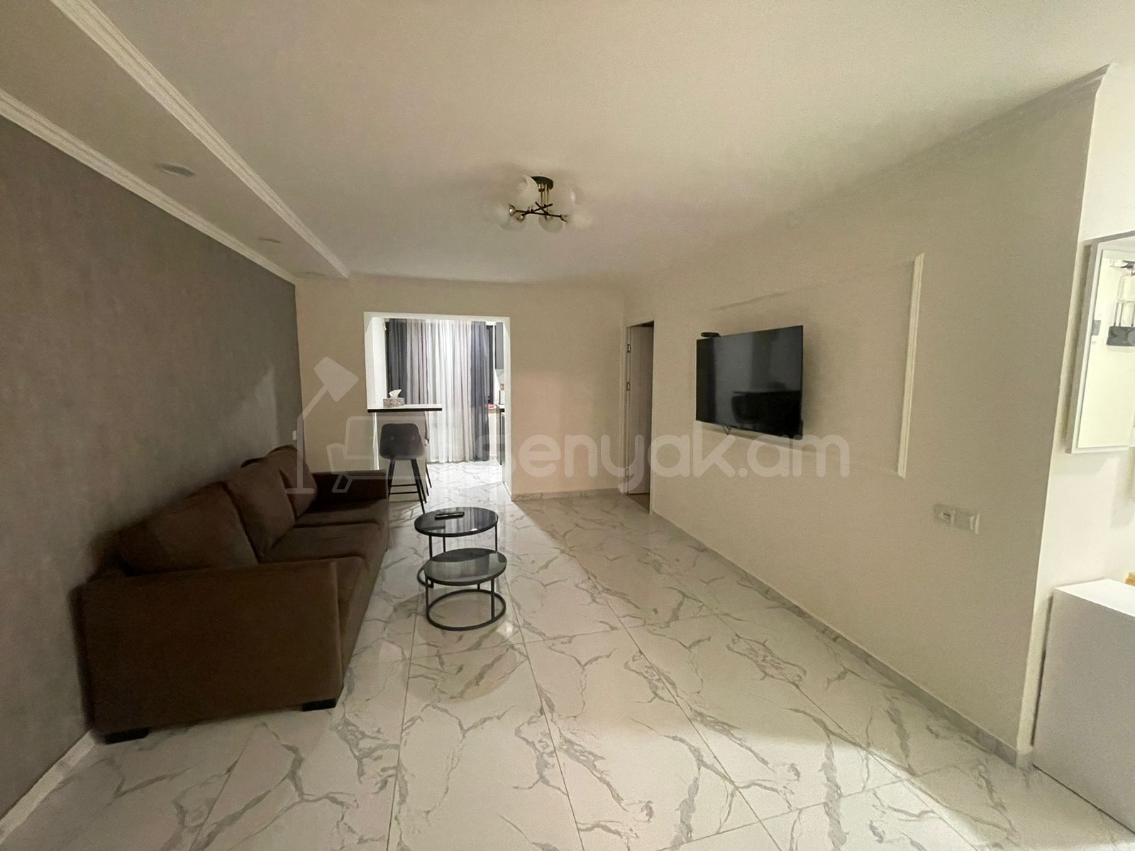 3 Սենյականոց Բնակարան Քարե Շենքում, 60քմ, 4/5 հարկ, Դիզայներական Վերանորոգված