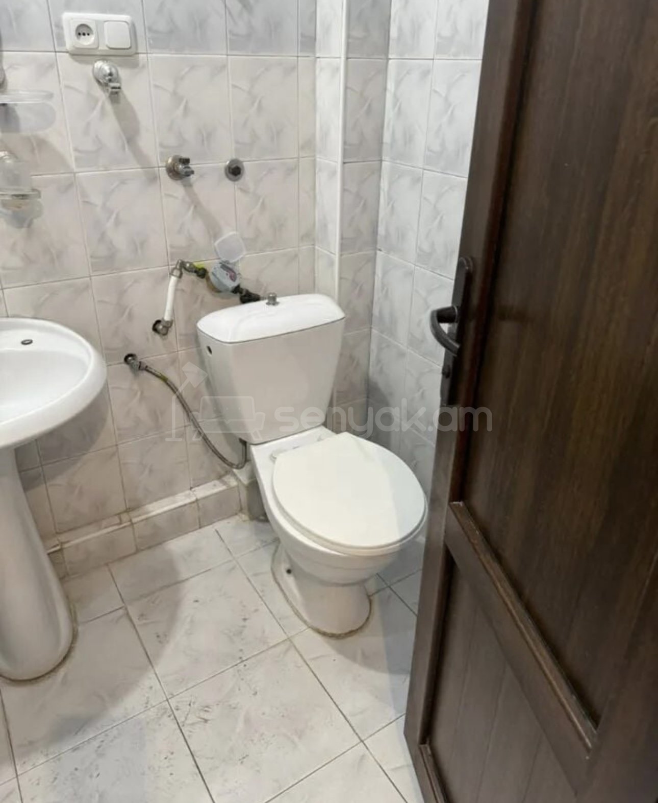 3 Սենյականոց Բնակարան Քարե Շենքում, 82քմ, 2/5 հարկ, Դիզայներական Վերանորոգված, Կահավորված, Արևկող