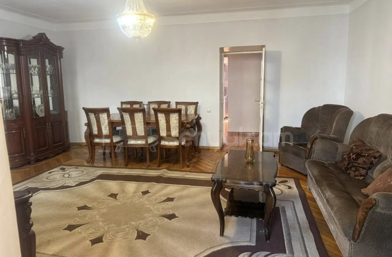 3 Սենյականոց Բնակարան Քարե Շենքում, 82քմ, 2/5 հարկ, Դիզայներական Վերանորոգված, Կահավորված, Արևկող