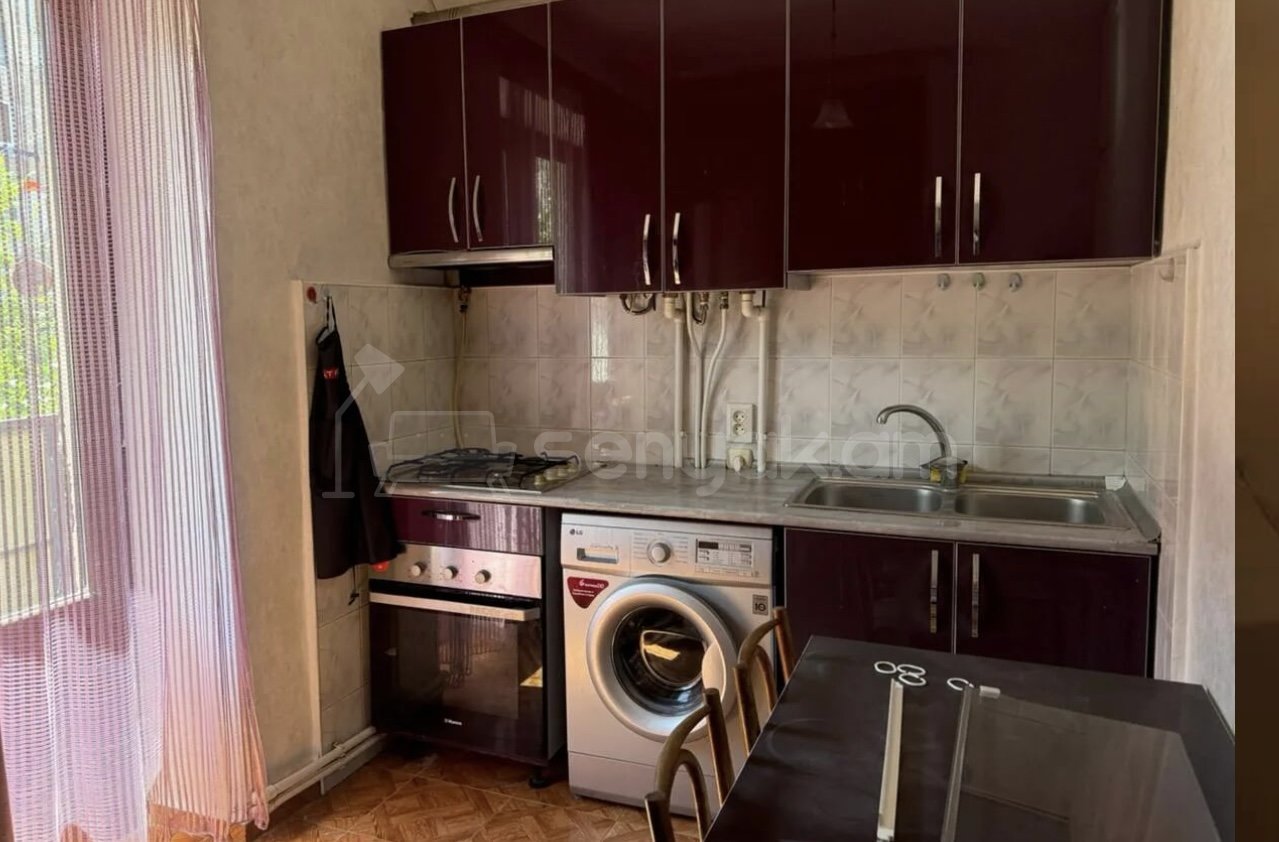 3 Սենյականոց Բնակարան Քարե Շենքում, 82քմ, 2/5 հարկ, Դիզայներական Վերանորոգված, Կահավորված, Արևկող