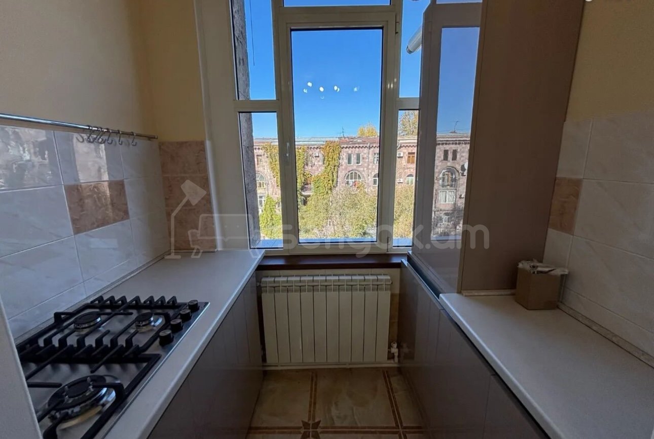 3 Սենյականոց Բնակարան Քարե Շենքում, 82քմ, 5/5 հարկ, Դիզայներական Վերանորոգված, Կահավորված, Արևկող