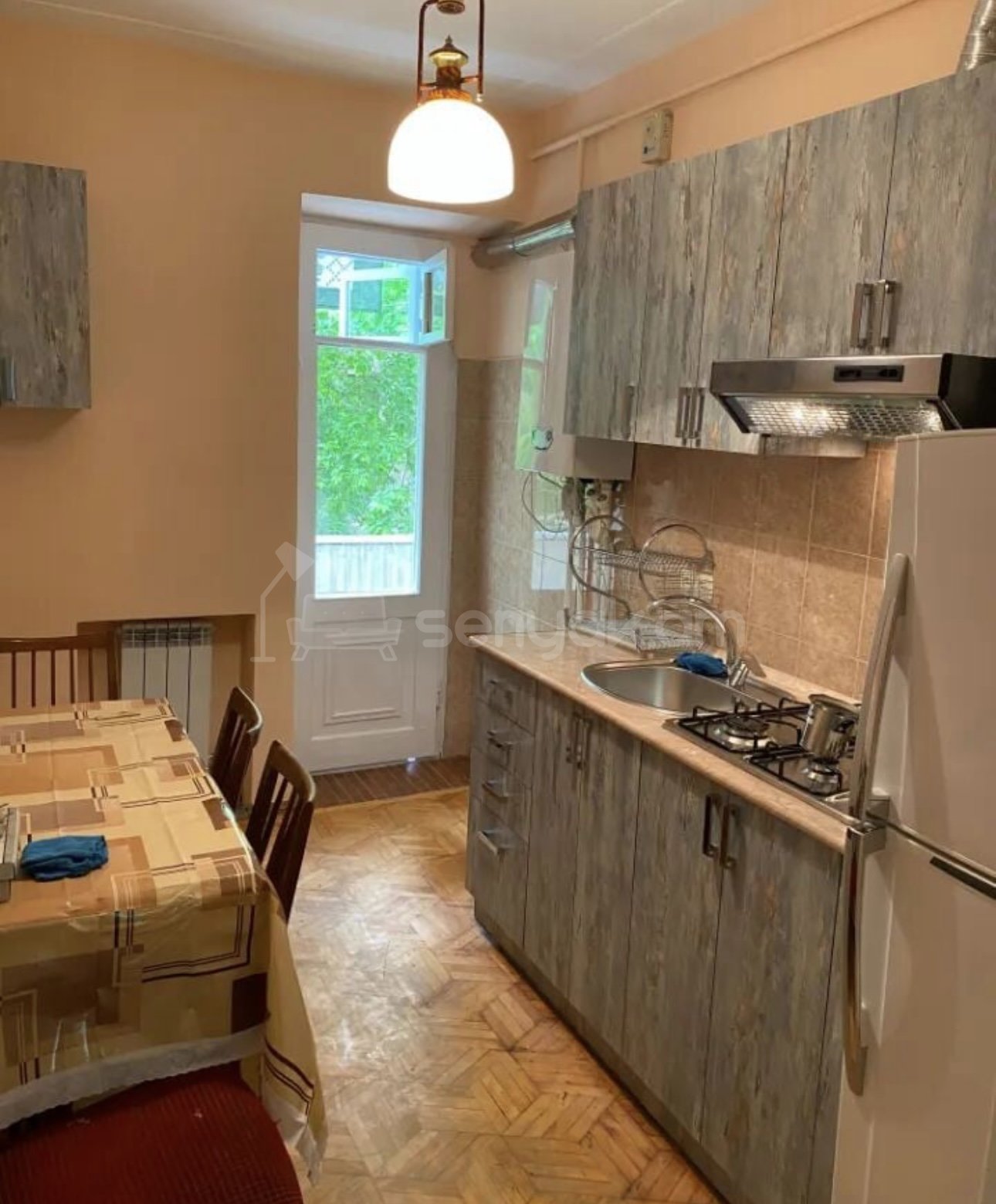 3 Սենյականոց Բնակարան Քարե Շենքում, 80քմ, 4/5 հարկ, Նորմալ Վիճակում, Կահավորված, Արևկող