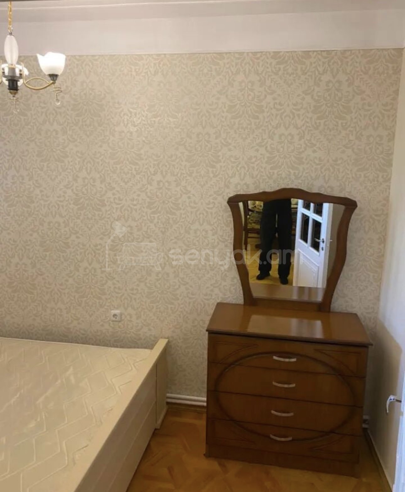 3 Սենյականոց Բնակարան Քարե Շենքում, 80քմ, 4/5 հարկ, Նորմալ Վիճակում, Կահավորված, Արևկող