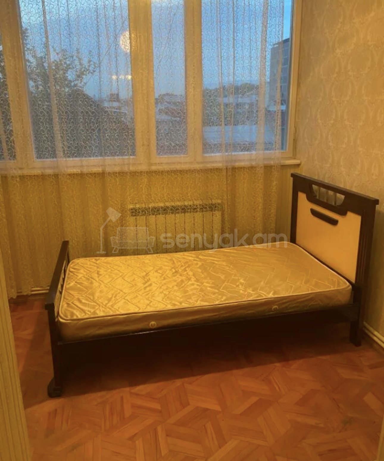 3 Սենյականոց Բնակարան Քարե Շենքում, 80քմ, 4/5 հարկ, Նորմալ Վիճակում, Կահավորված, Արևկող