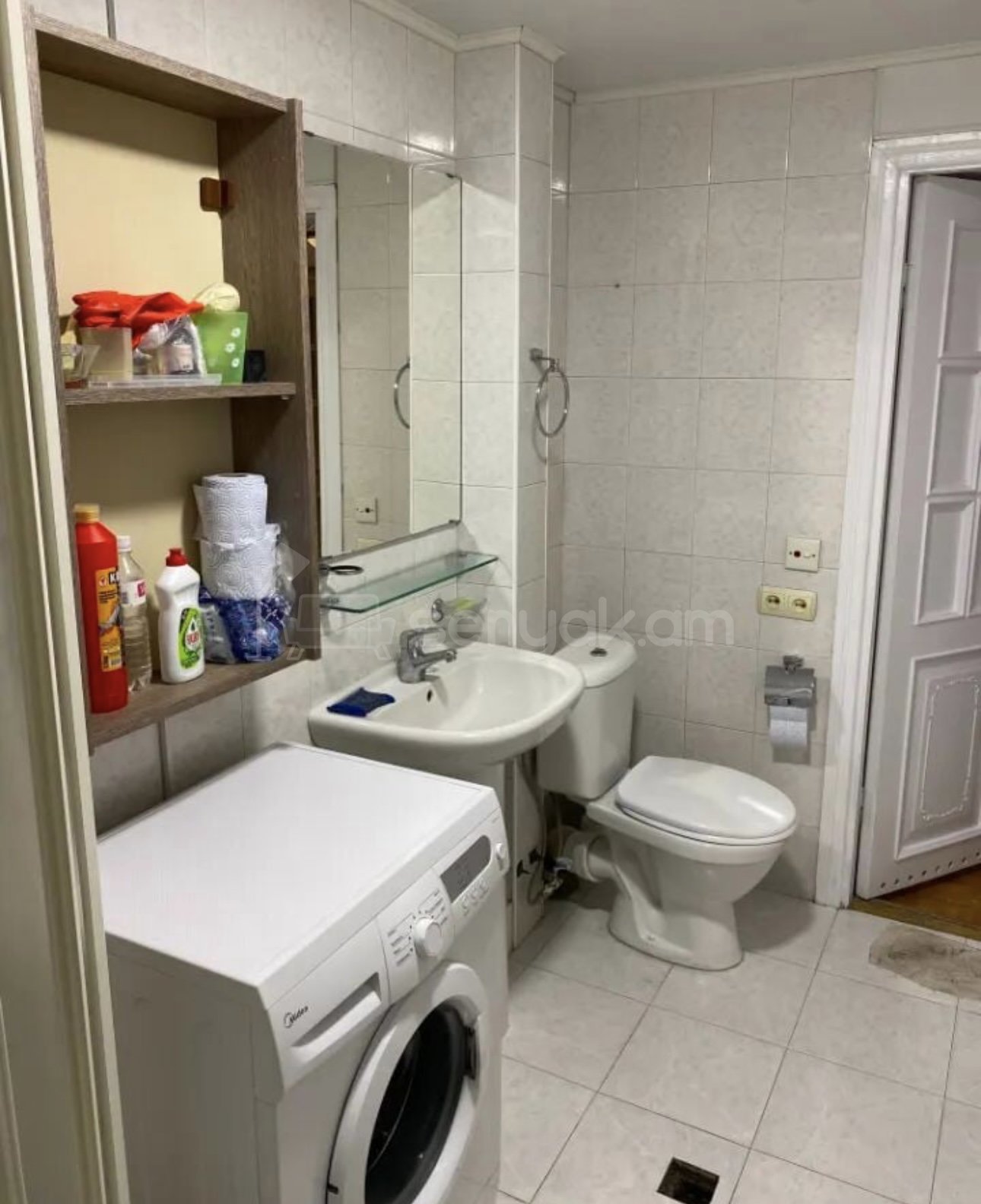 3 Սենյականոց Բնակարան Քարե Շենքում, 80քմ, 4/5 հարկ, Նորմալ Վիճակում, Կահավորված, Արևկող