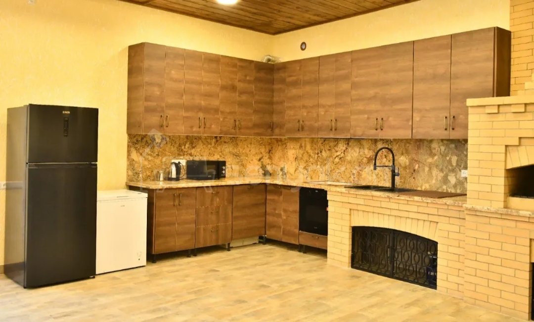 1 Սենյականոց Ամառանոց, 150քմ, Լողավազանով