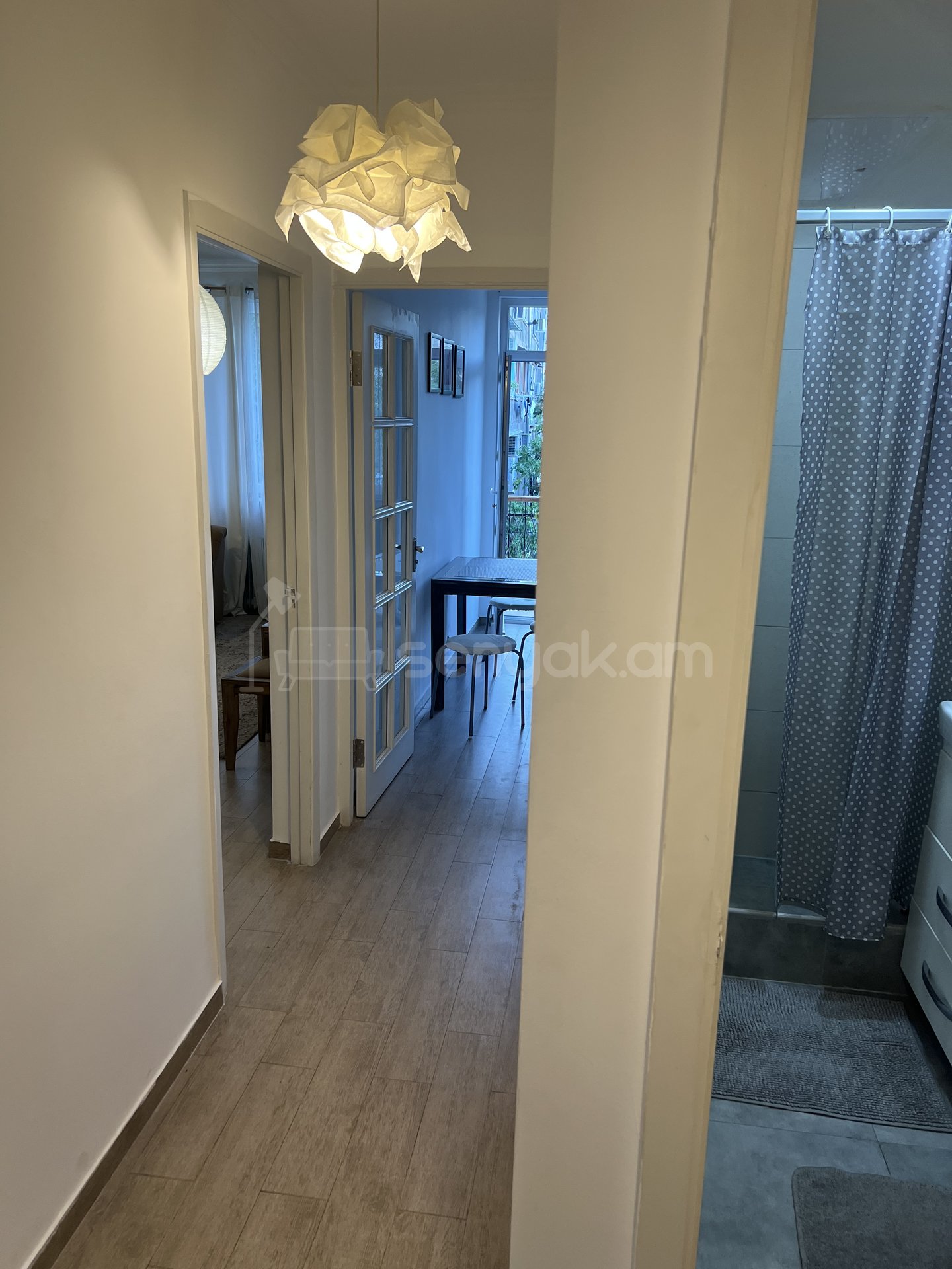 2 Սենյականոց Բնակարան Քարե Շենքում, 48քմ, 4/5 հարկ, Կապիտալ Վերանորոգված