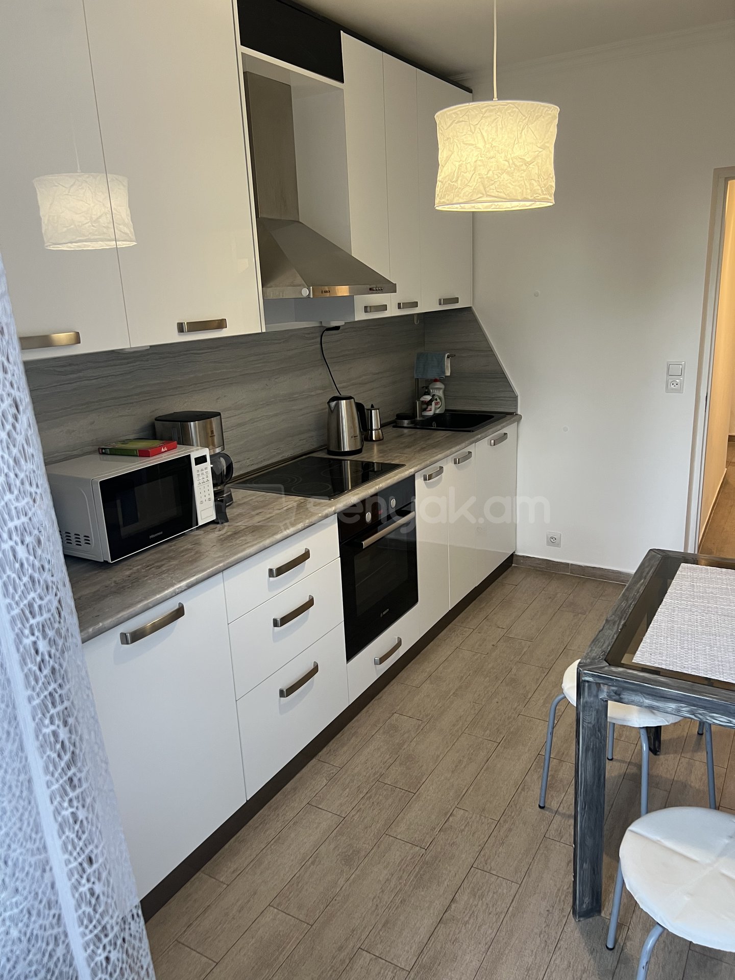 2 Սենյականոց Բնակարան Քարե Շենքում, 48քմ, 4/5 հարկ, Կապիտալ Վերանորոգված