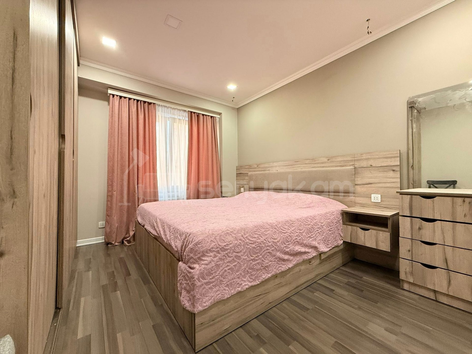 2 Սենյականոց Բնակարան, 70քմ, 10/16 հարկ, Կապիտալ Վերանորոգված, Կահավորված, Արևկող