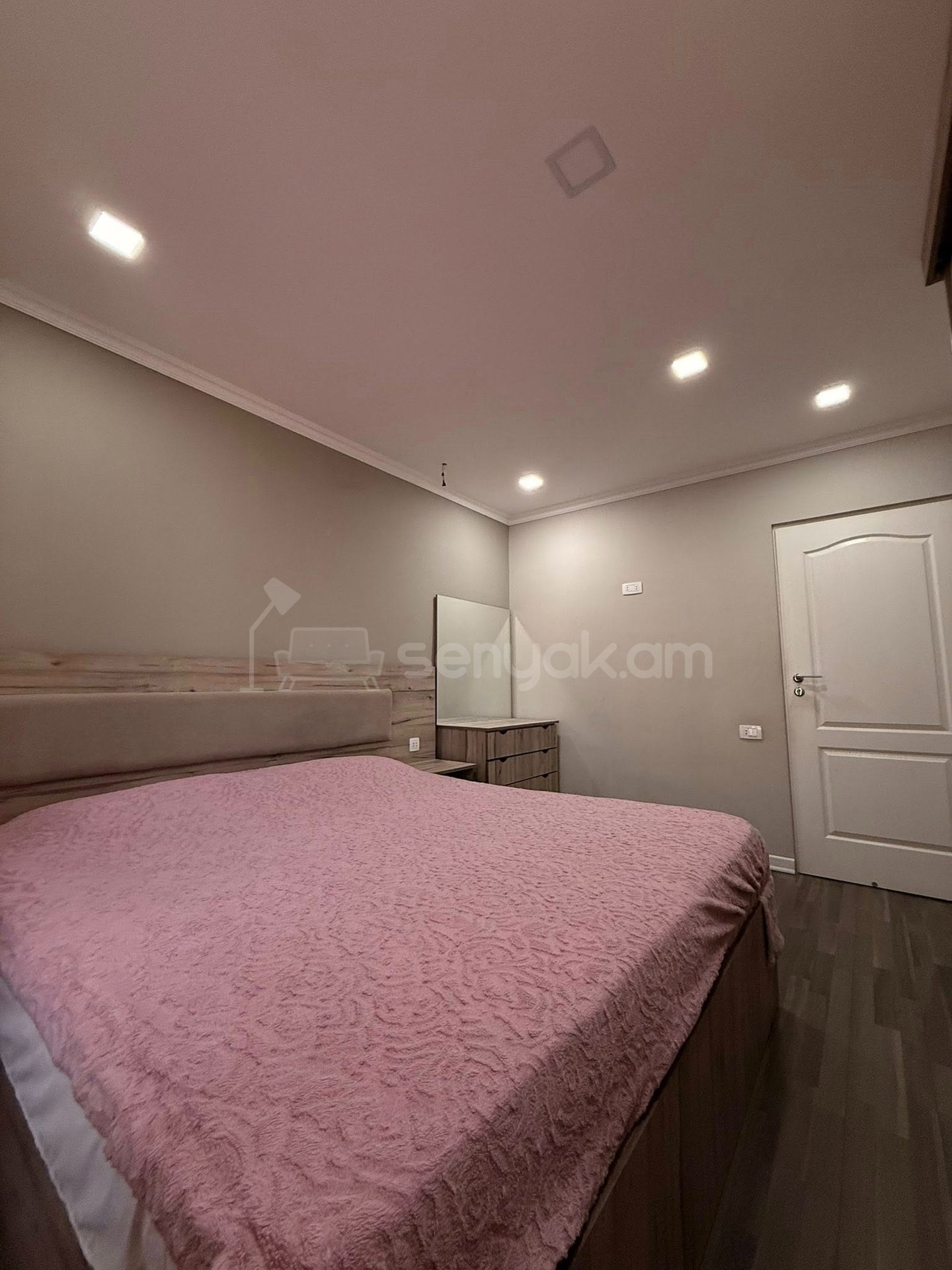 2 Սենյականոց Բնակարան, 70քմ, 10/16 հարկ, Կապիտալ Վերանորոգված, Կահավորված, Արևկող