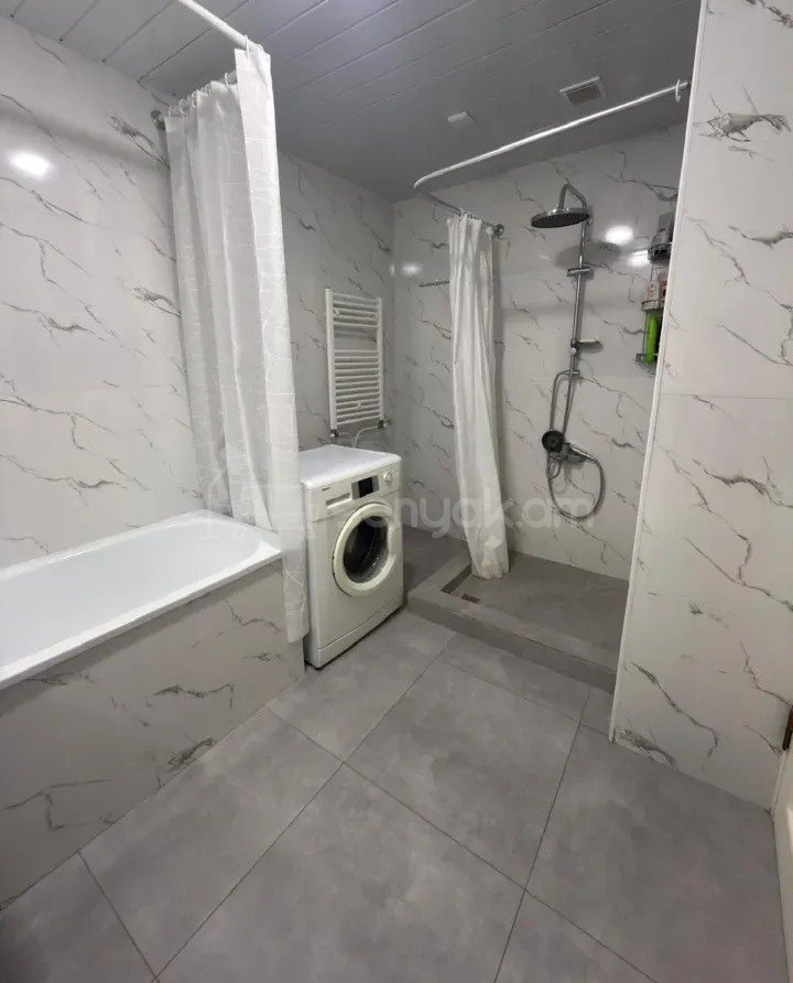 3 Սենյականոց Բնակարան Քարե Շենքում, 78քմ, 5/5 հարկ, Կապիտալ Վերանորոգված