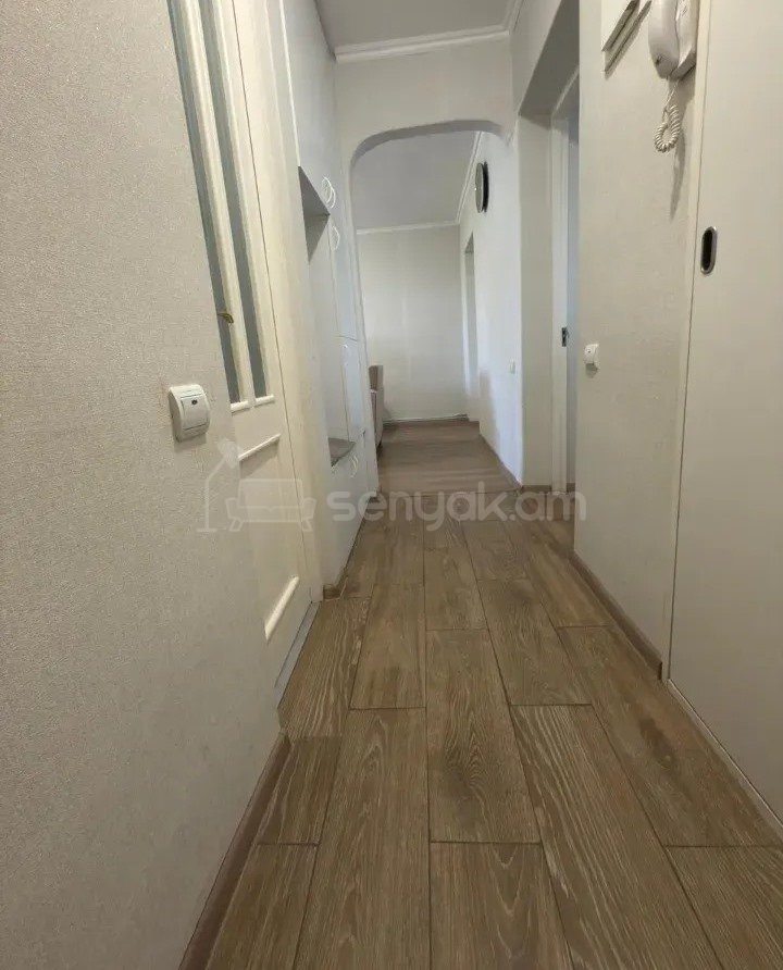 3 Սենյականոց Բնակարան Քարե Շենքում, 78քմ, 5/5 հարկ, Կապիտալ Վերանորոգված