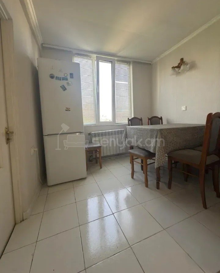 3 Սենյականոց Բնակարան Քարե Շենքում, 78քմ, 5/5 հարկ, Կապիտալ Վերանորոգված