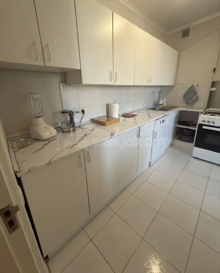 3 Սենյականոց Բնակարան Քարե Շենքում, 78քմ, 5/5 հարկ, Կապիտալ Վերանորոգված