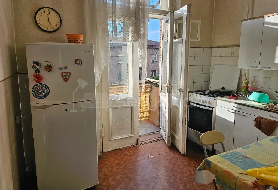 2 Սենյականոց Բնակարան Քարե Շենքում, 64քմ, 4/4 հարկ, Պետական Վիճակում