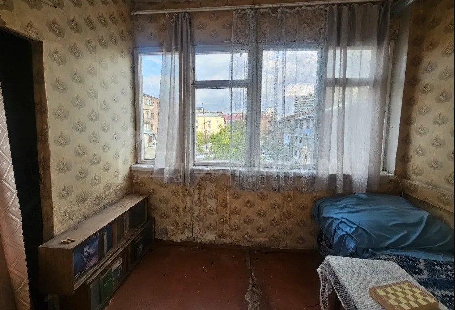 2 Սենյականոց Բնակարան Քարե Շենքում, 64քմ, 4/4 հարկ, Պետական Վիճակում