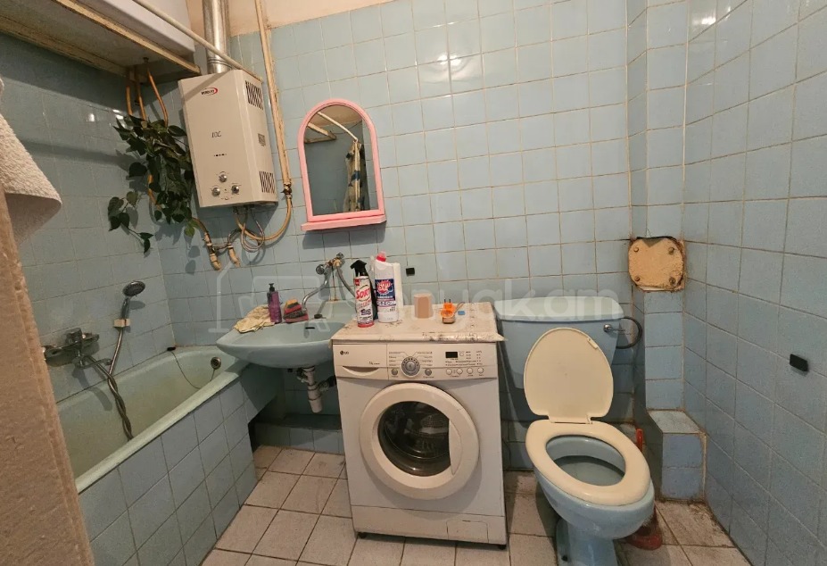 2 Սենյականոց Բնակարան Քարե Շենքում, 64քմ, 4/4 հարկ, Պետական Վիճակում