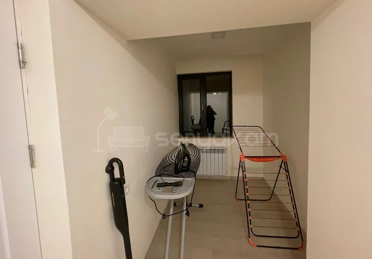 3 Սենյականոց Բնակարան Քարե Շենքում, 60քմ, 4/5 հարկ, Կապիտալ Վերանորոգված