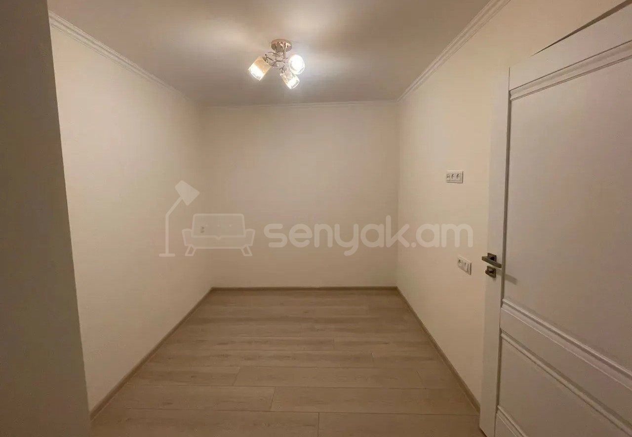 3 Սենյականոց Բնակարան Քարե Շենքում, 60քմ, 4/5 հարկ, Կապիտալ Վերանորոգված