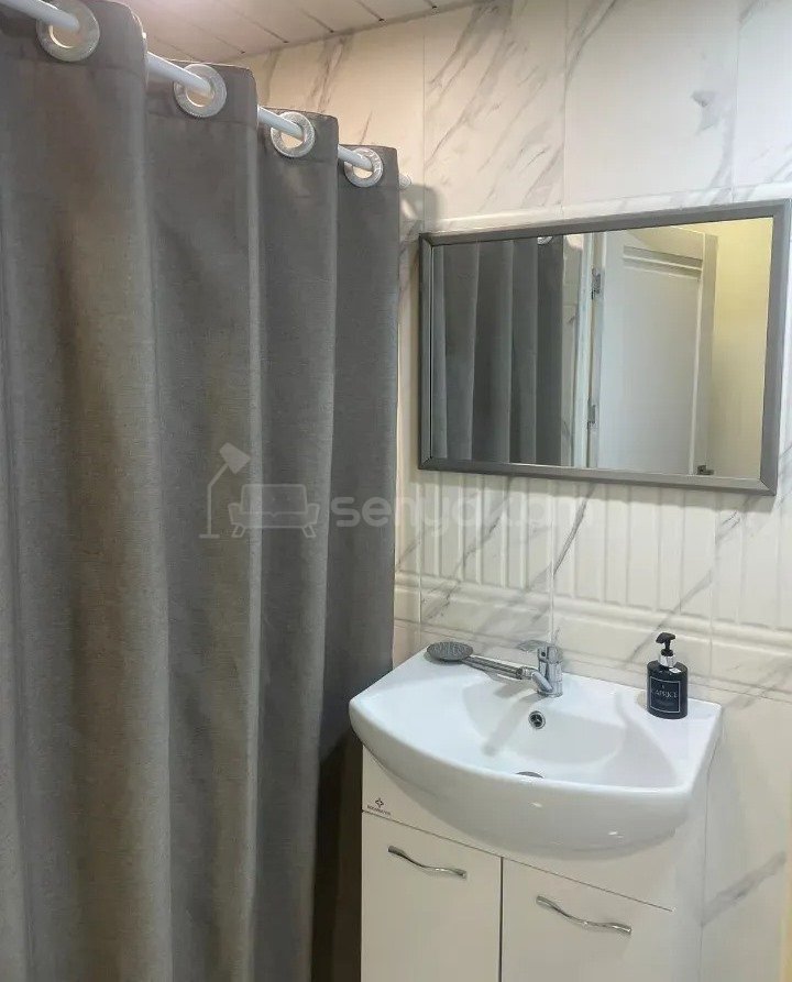 3 Սենյականոց Բնակարան Քարե Շենքում, 60քմ, 4/5 հարկ, Կապիտալ Վերանորոգված