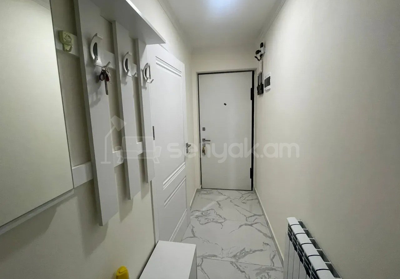 3 Սենյականոց Բնակարան Քարե Շենքում, 60քմ, 4/5 հարկ, Կապիտալ Վերանորոգված