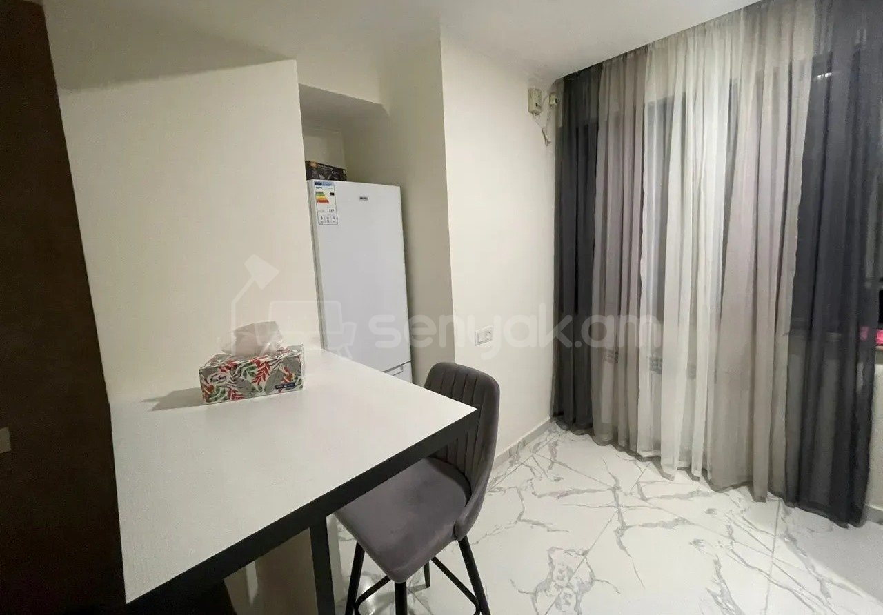 3 Սենյականոց Բնակարան Քարե Շենքում, 60քմ, 4/5 հարկ, Կապիտալ Վերանորոգված