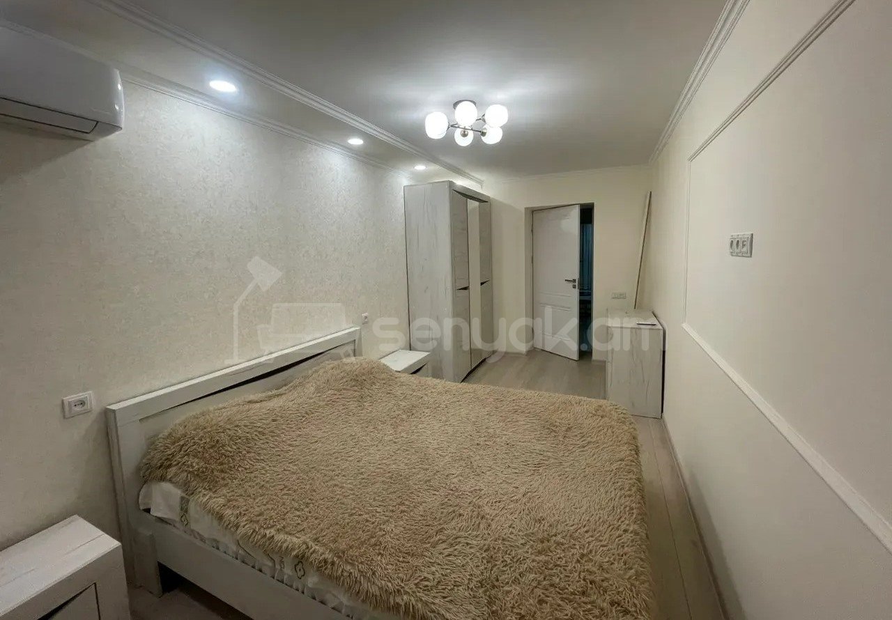 3 Սենյականոց Բնակարան Քարե Շենքում, 60քմ, 4/5 հարկ, Կապիտալ Վերանորոգված