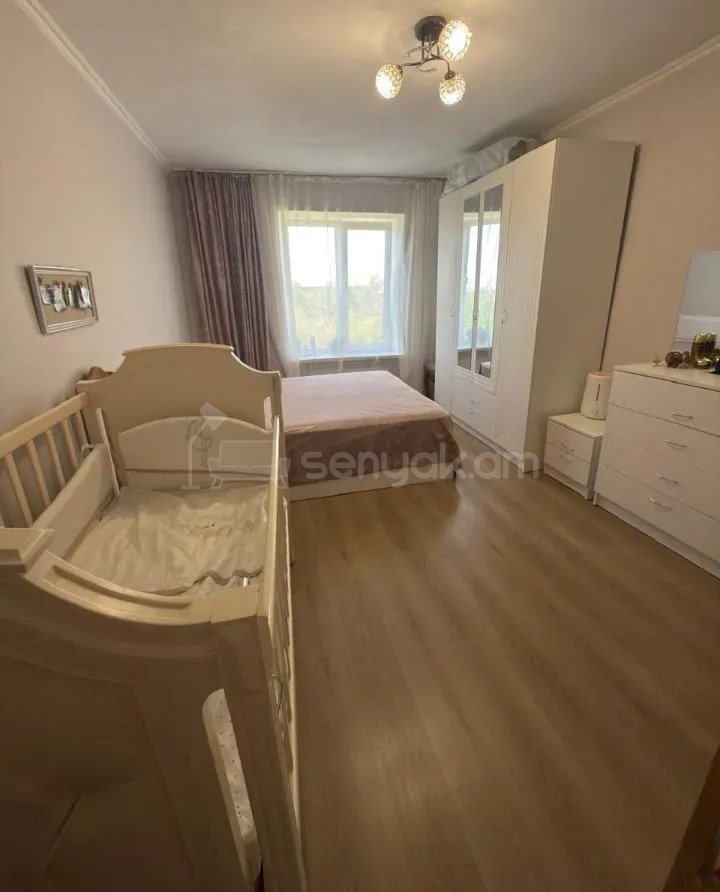 3 Սենյականոց Բնակարան Քարե Շենքում, 78քմ, 5/5 հարկ, Կապիտալ Վերանորոգված