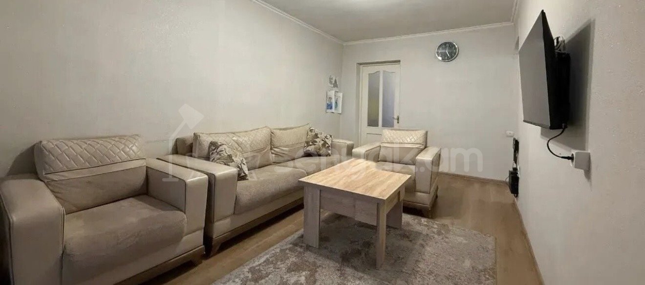 3 Սենյականոց Բնակարան Քարե Շենքում, 78քմ, 5/5 հարկ, Կապիտալ Վերանորոգված