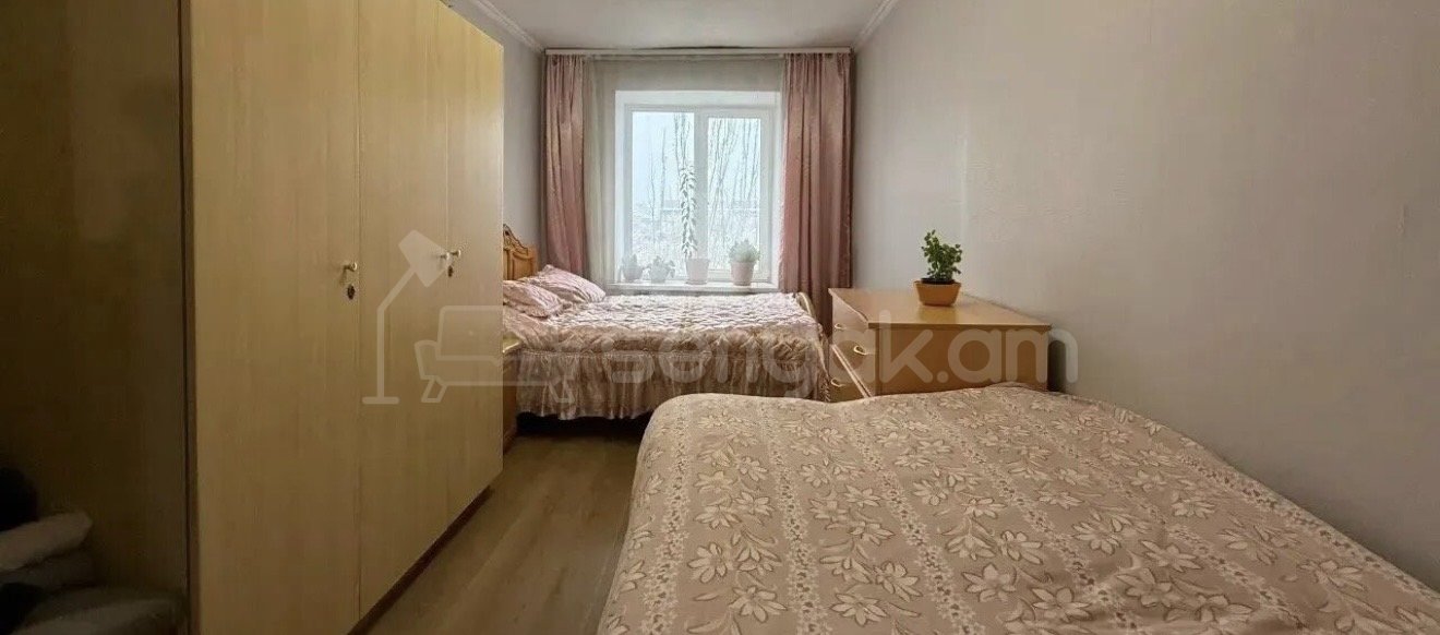 3 Սենյականոց Բնակարան Քարե Շենքում, 78քմ, 5/5 հարկ, Կապիտալ Վերանորոգված