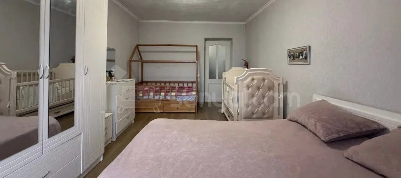 3 Սենյականոց Բնակարան Քարե Շենքում, 78քմ, 5/5 հարկ, Կապիտալ Վերանորոգված