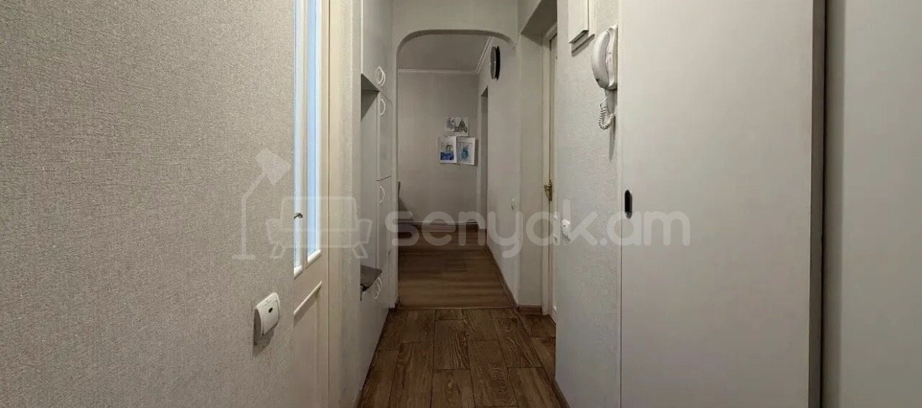 3 Սենյականոց Բնակարան Քարե Շենքում, 78քմ, 5/5 հարկ, Կապիտալ Վերանորոգված