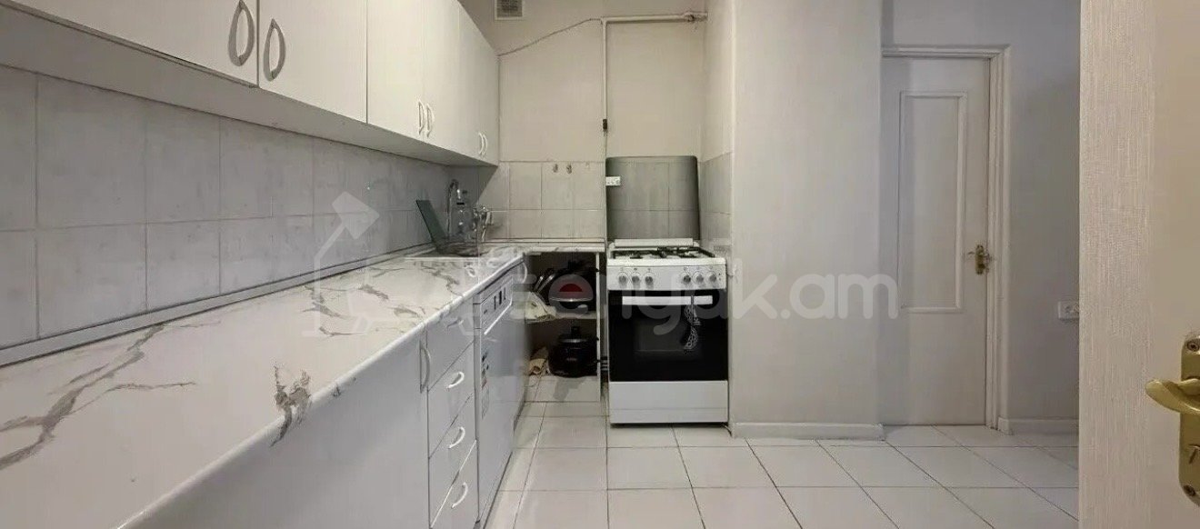 3 Սենյականոց Բնակարան Քարե Շենքում, 78քմ, 5/5 հարկ, Կապիտալ Վերանորոգված