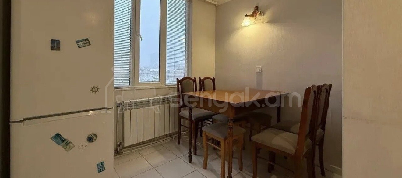 3 Սենյականոց Բնակարան Քարե Շենքում, 78քմ, 5/5 հարկ, Կապիտալ Վերանորոգված