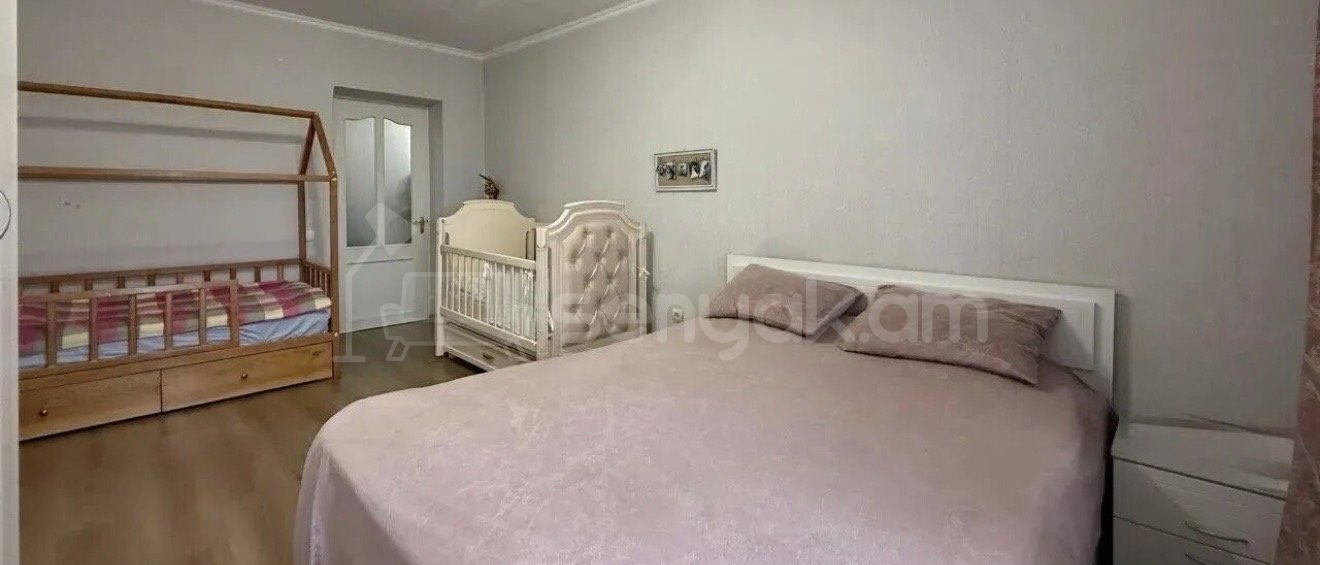 3 Սենյականոց Բնակարան Քարե Շենքում, 78քմ, 5/5 հարկ, Կապիտալ Վերանորոգված