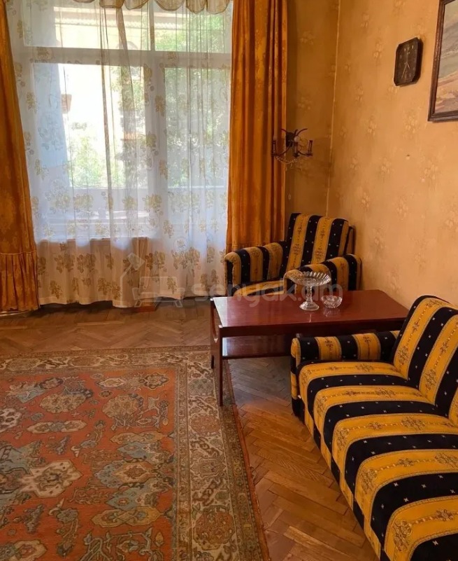 3 Սենյականոց Բնակարան Քարե Շենքում, 98քմ, 3/4 հարկ, Պետական Վիճակում