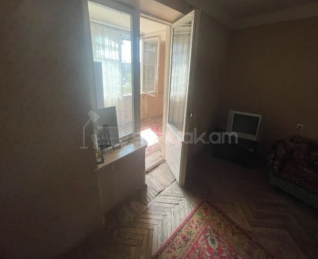 2 Սենյականոց Բնակարան Քարե Շենքում, 48քմ, 4/5 հարկ, Պետական Վիճակում