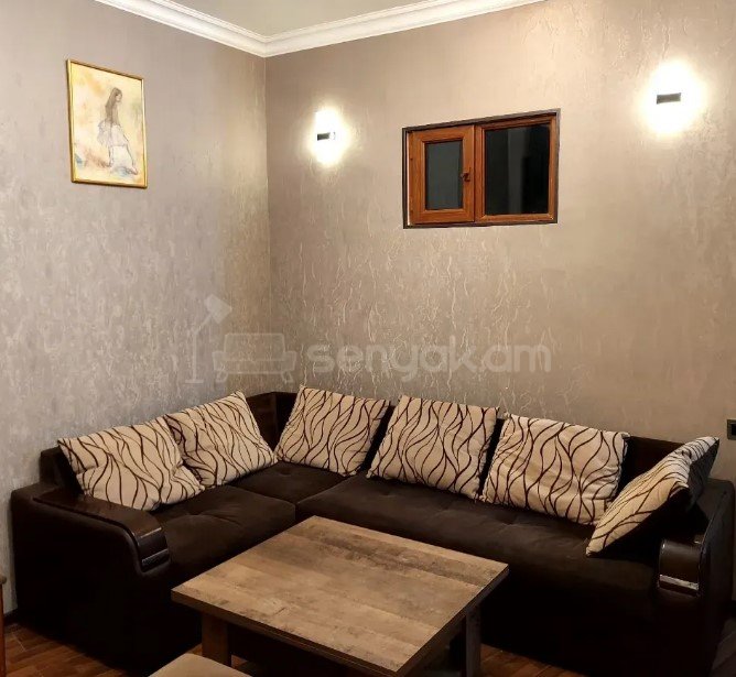 2 Սենյականոց Բնակարան Քարե Շենքում, 35քմ, 2/5 հարկ, Կապիտալ Վերանորոգված