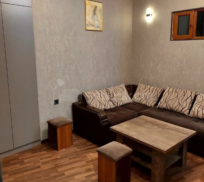 2 Սենյականոց Բնակարան Քարե Շենքում, 35քմ, 2/5 հարկ, Կապիտալ Վերանորոգված