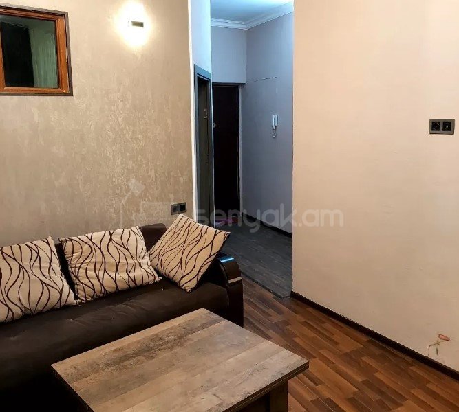 2 Սենյականոց Բնակարան Քարե Շենքում, 35քմ, 2/5 հարկ, Կապիտալ Վերանորոգված