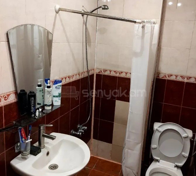 2 Սենյականոց Բնակարան Քարե Շենքում, 35քմ, 2/5 հարկ, Կապիտալ Վերանորոգված